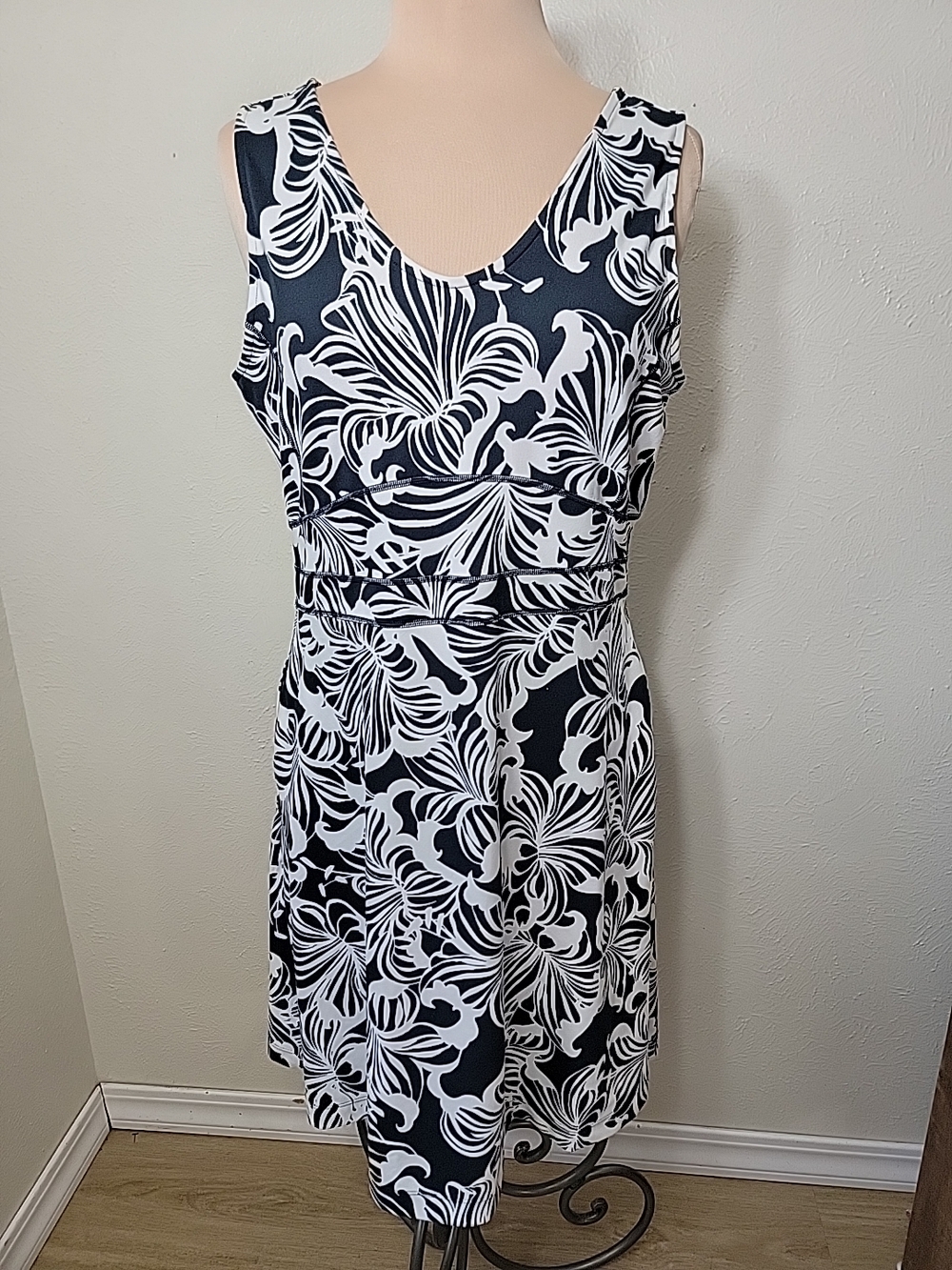 Title Nine Dream Cozumel Blue & White Floral Scoop Neck Midi Dress Pockets Nwot